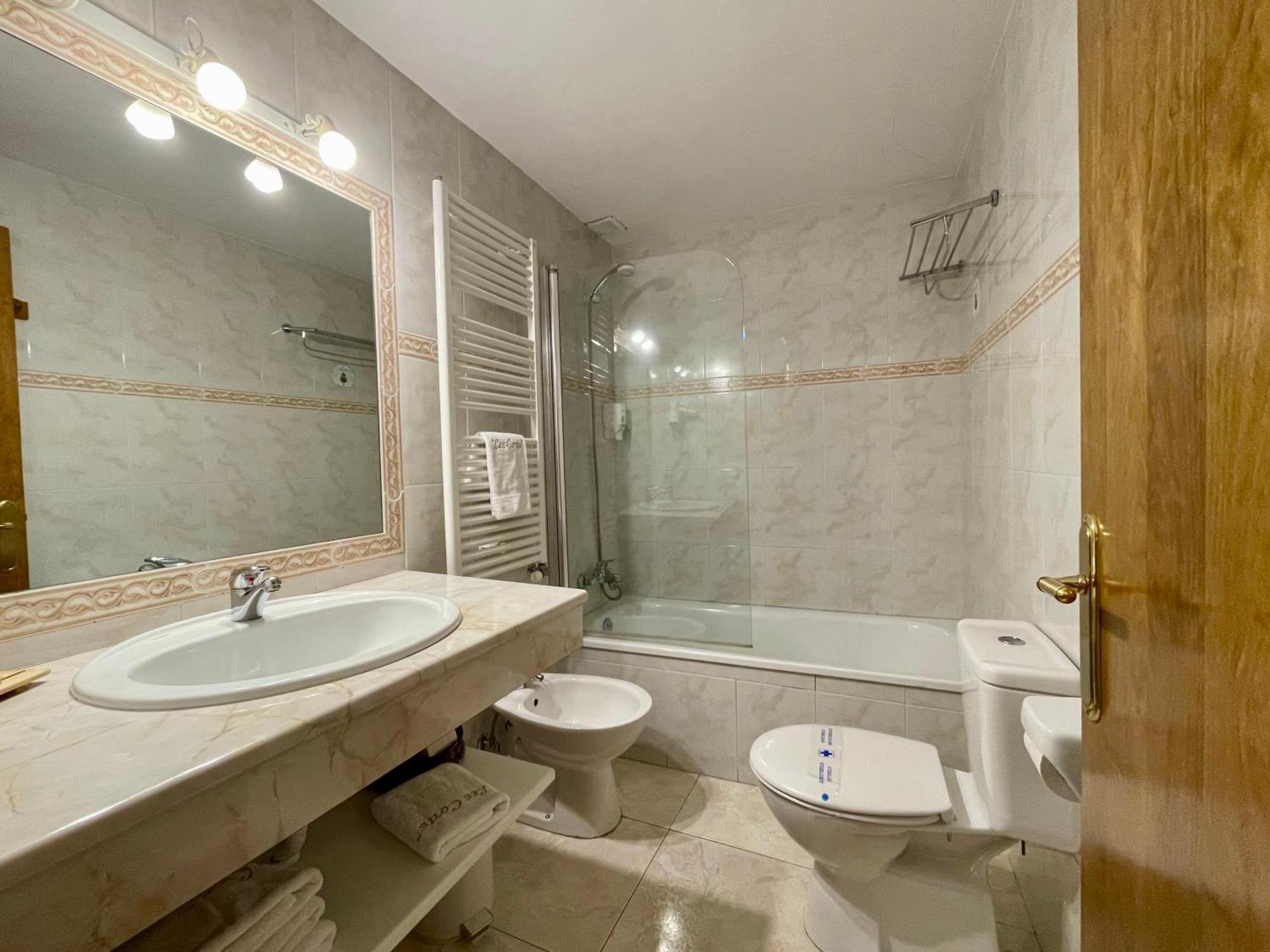 Aparthotel Les Corts Llívia Eksteriør billede