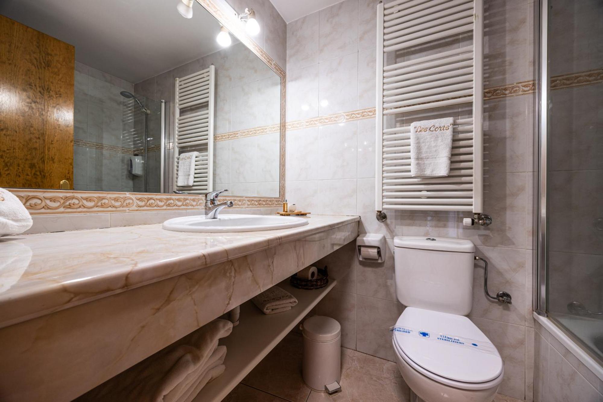 Aparthotel Les Corts Llívia Eksteriør billede